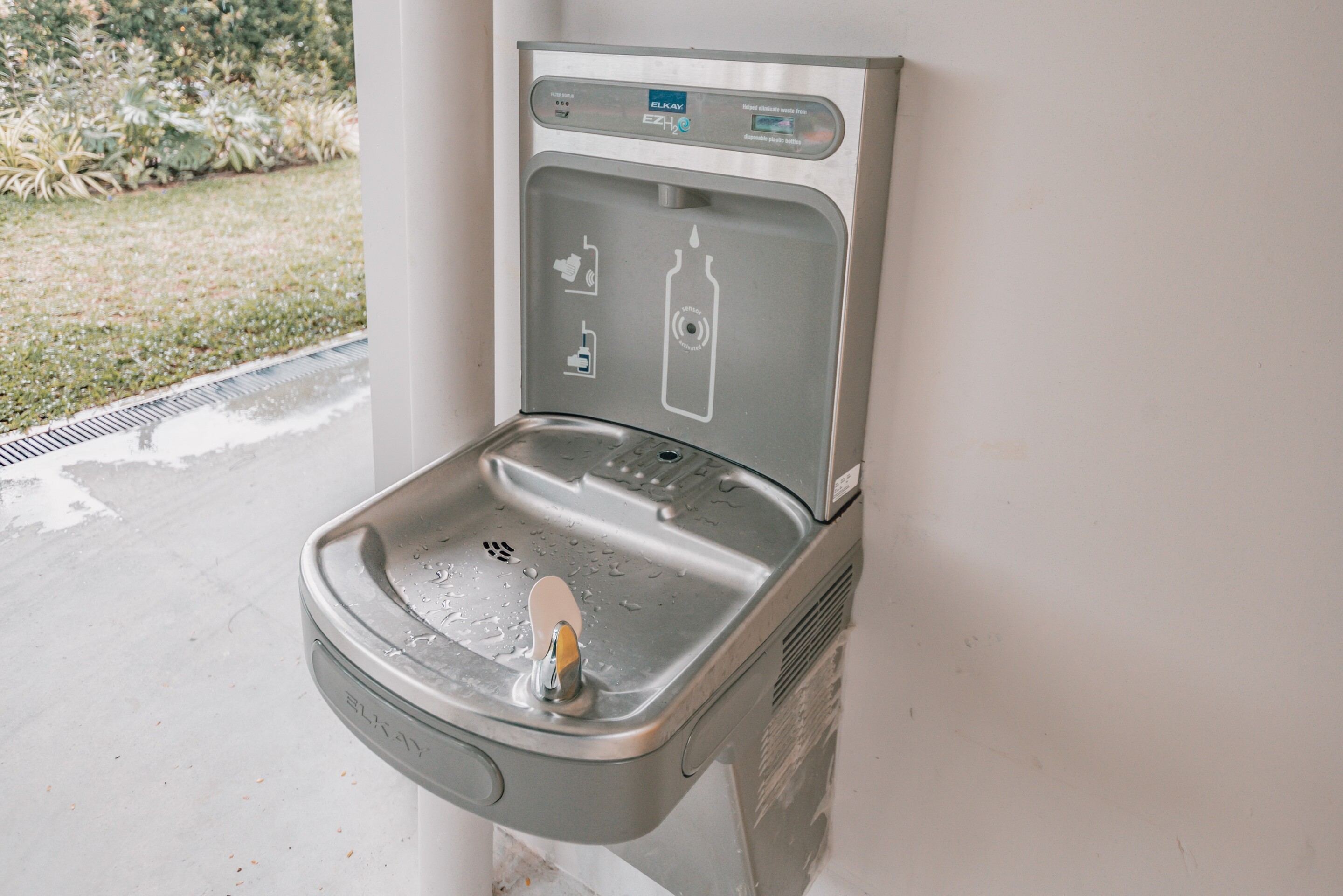 drinking fountain at terminal 2